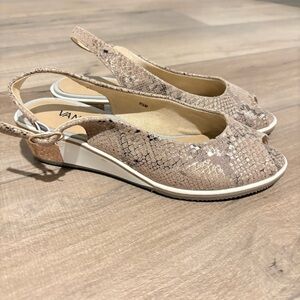 VANELI BAISE slingback wedge peep toe heel opal rockefeller snake print‎ 6.5m